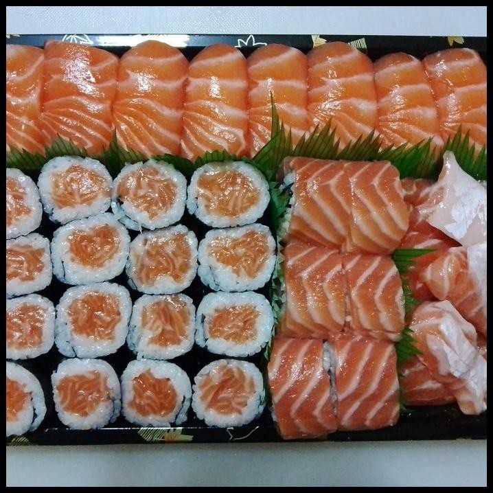 

SUSHI SALMON SASHIMII