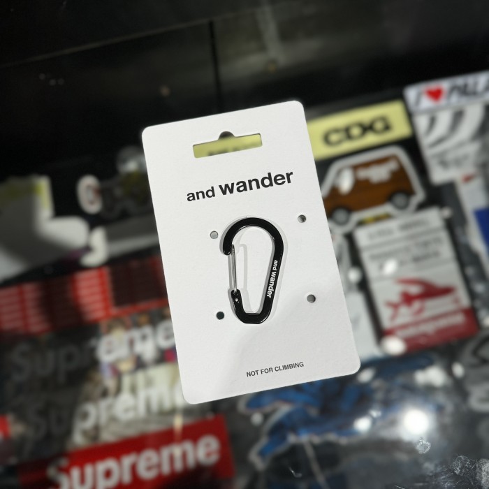 AND WANDER - CARABINER KEY SMALL BLACK
