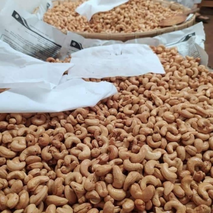 

Ready Kacang Mente / Kacang Mete Mentah Mateng Kemasan 1Kg