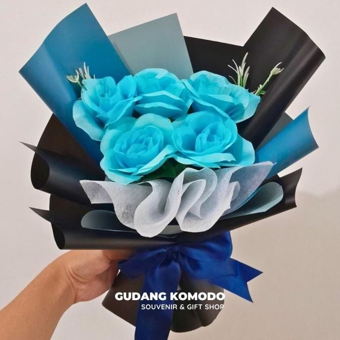 BUKET BUNGA TEMA BIRU/HADIAH WISUDA COWOK/KADO WISUDA COWOK/BUCKET GRADUATION/BUCKET MAWAR/GRADUATIO