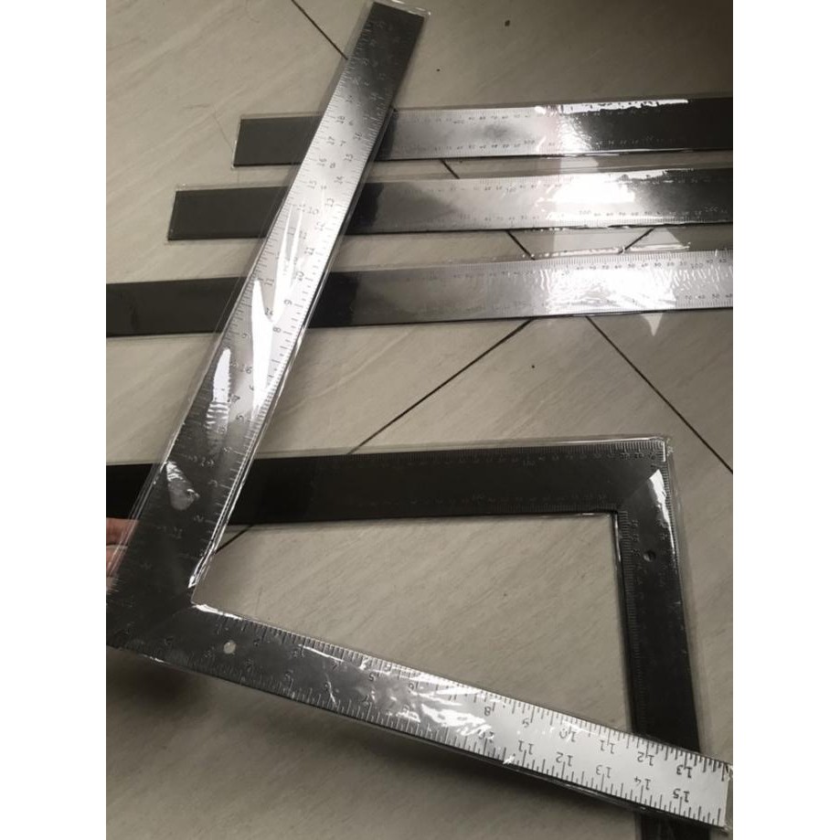 

TERLARIS - Penggaris Siku Stainless Steel Ukuran 60 x 40 cm