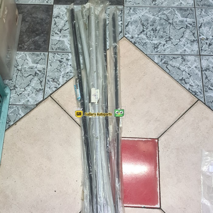 PELIPIT KACA PINTU DEPAN DALEM CARRY 1.0
