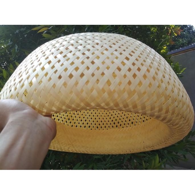 kap lampu bambu anyaman