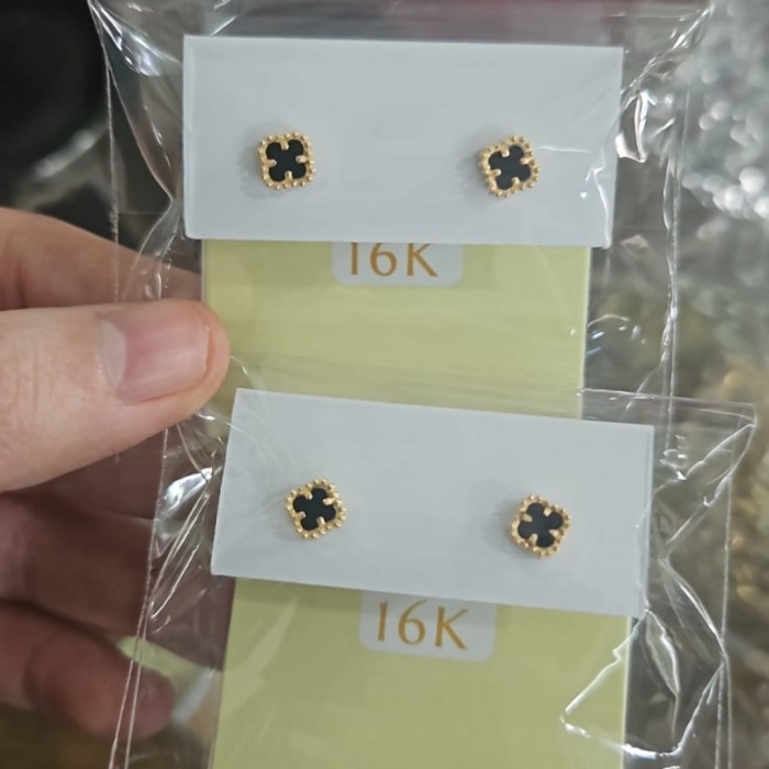 Ready giwang anting tindik tusuk stud bunga hitam clover emas asli 700 16k