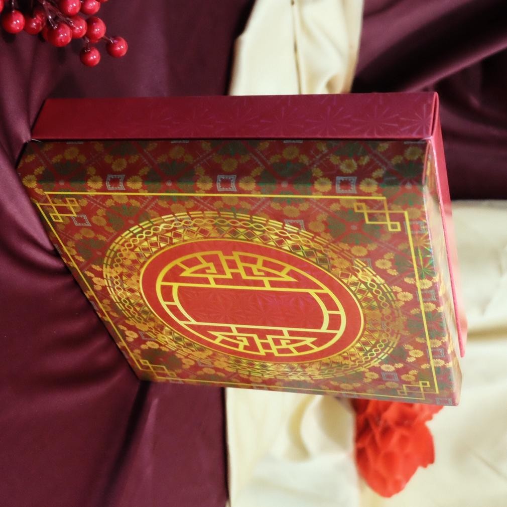 

CR - KOTAK BOX KUE LAPIS BOLU SPONGE CAKE MOONCAKE HAMPERS PARCEL BOX IMLEK CNY SINCIA NATAL 20X20 HOLOGRAM TERLARIS