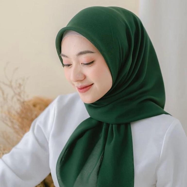 Hijab Segiempat Hijau Botol Premium Hijau Botol Segiempat Hijab