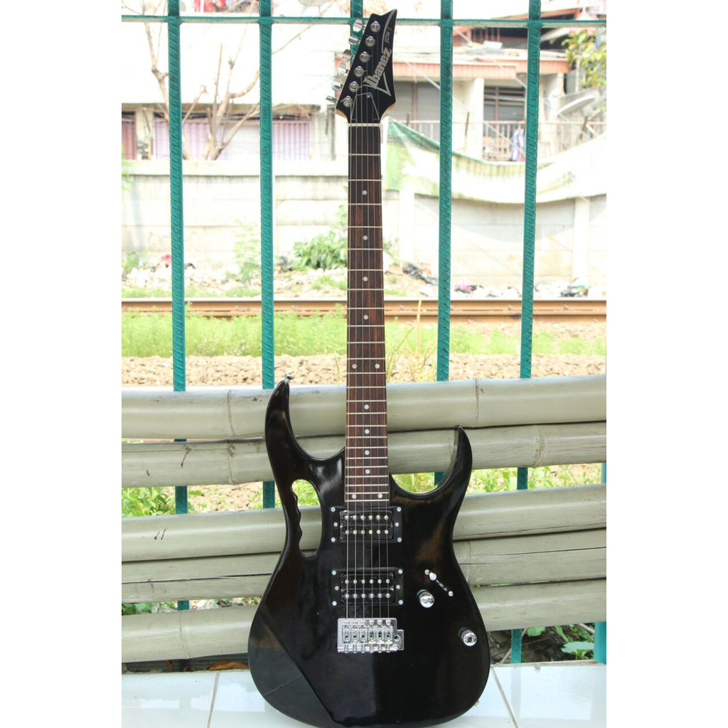 FREE ONGKIR Gitar Listrik Ibanez Jem Hitam Bonus Tas Gitar , Handle , Kabel Jak