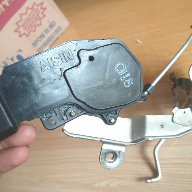 Daihatsu Ori Door Lock Pintu Belakang Tengah Kiri Taruna 69060-87Z04