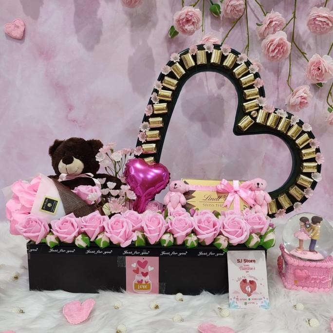 

Sale! Buket Bunga Sabun Box Hadiah Gift Set Valentines Day Coklat Boneka 010