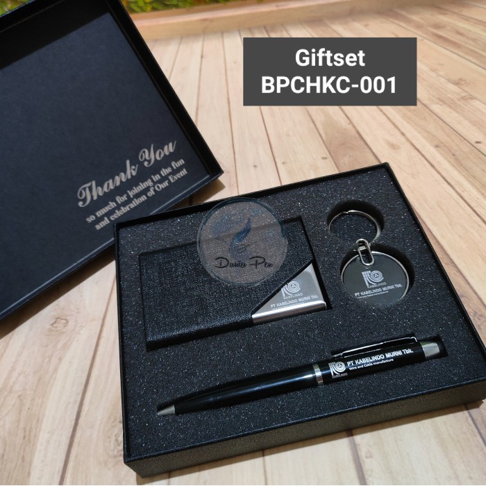 

Giftset Eksekutif Custom Pen+Card Holder+ Key Chain Elegan , Mewah