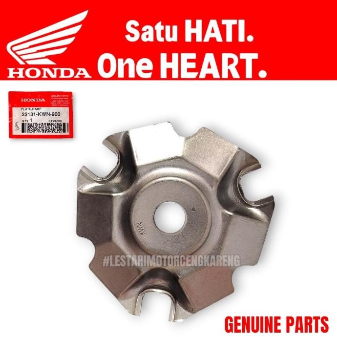 PLAT RAMP BESI TUTUP RUMAH ROLLER VARIO 125 150 PCX 22131-KWN-900 AHM Berkualitas