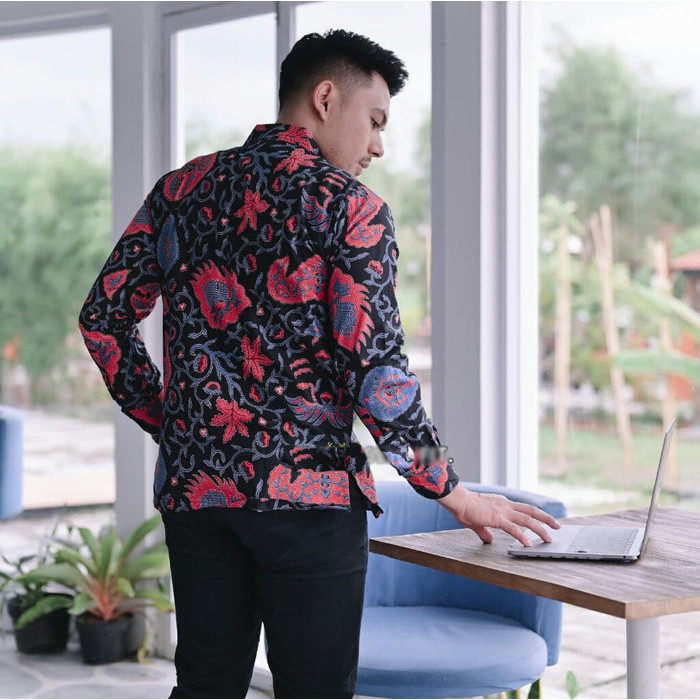 BERMUTU Kemeja Batik Pria Lengan Panjang - Baju Batik Kantor Hitam Pink Biru