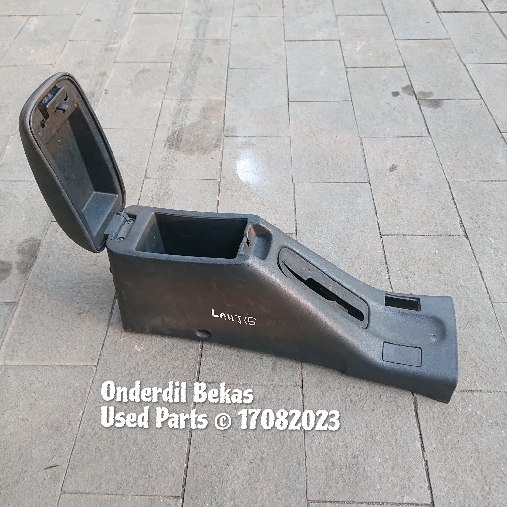 console box armrest mazda 323 Lantis