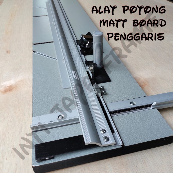 

Alat Potong Matt Board Penggaris