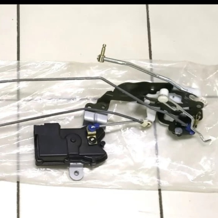 Doorlock Kuda pintu depan kanan bagian sopir Mitsubishi Kuda 2000 2005