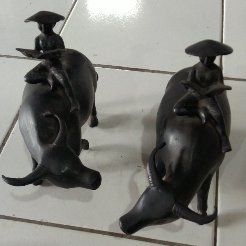 PATUNG KERBAU SEPASANG