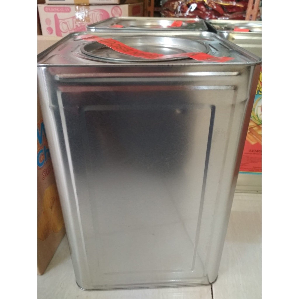 

Cemilan / Biskuit Kaleng Besar / Khong Guan Cheese Crackers Kaleng 3,5 Kg