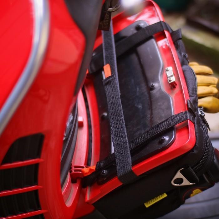 Tas vespa tas bagasi vespa modern klasik warna classic black Original