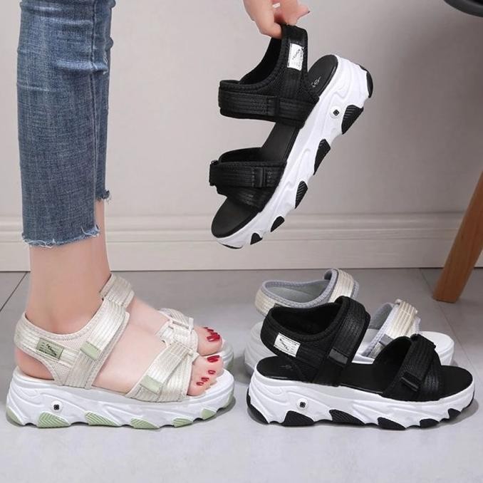 Terbaru Sandal Gunung Wanita Model Skechers Anti Slip