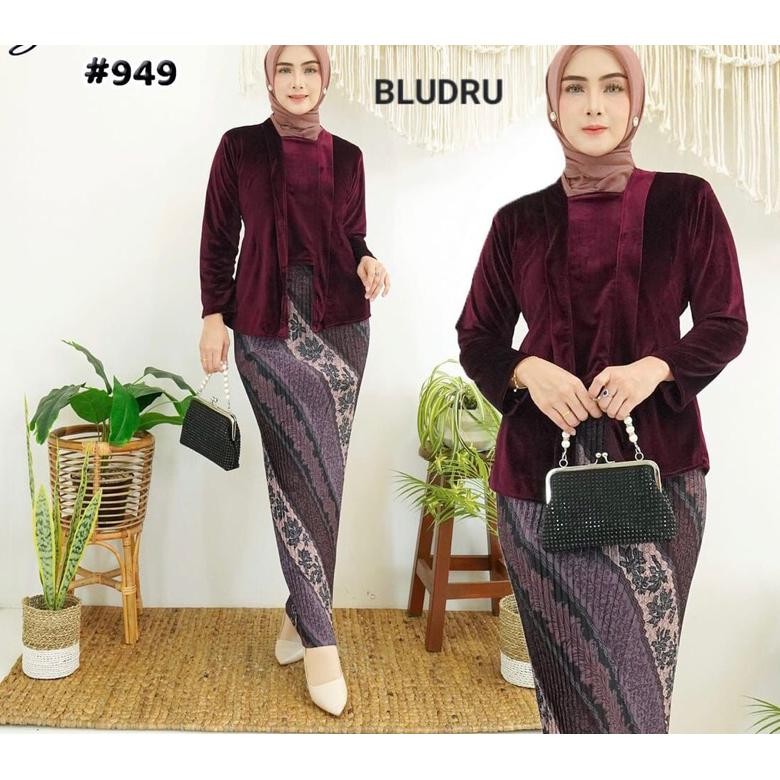 eug atasan bludru model kutu baru