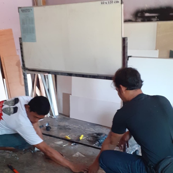 

Whiteboard Magnetik Standing 60 120 Cm Double face