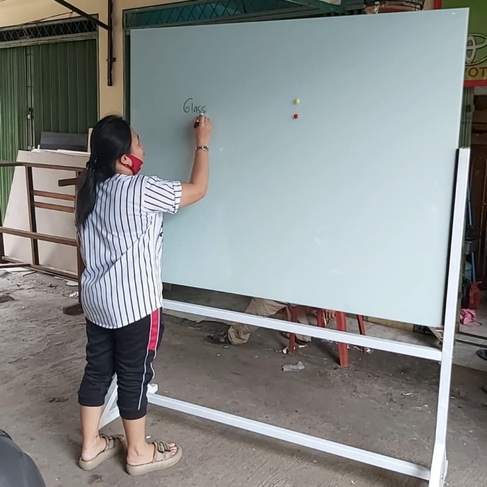 

Glass whiteboard magnet 120 x 240 cm + standing