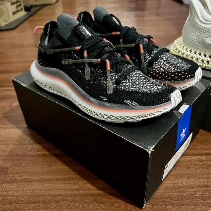 Sepatu Adidas 4D Fusio Black White Original - 9.5 Us | 43 1/3 Eur Marsyaanggrita