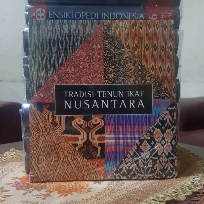 

TRADISI TENUN IKAT NUSANTARA