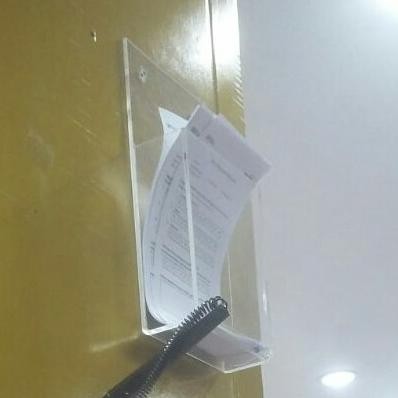 

akrilik tempat brosur kertas a4 bank tempel tembok