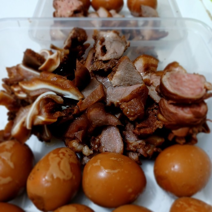 

SEKBA TALU BABI (KEPALA, KUPING,USUS DAN LIDAH) BUMBU KECAP NGOHIONG