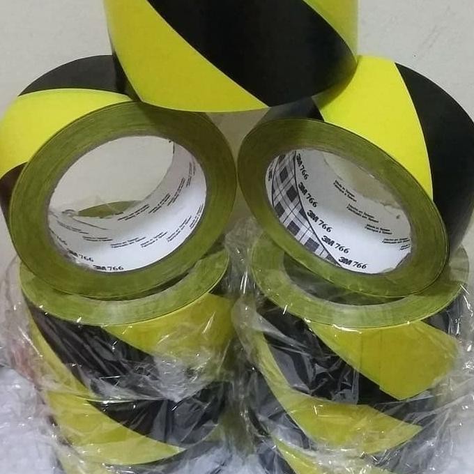 

3M - FLOOR MARKING TAPE 766 - LAKBAN LANTAI KUNING HITAM 3" X 33 MTR ASLI