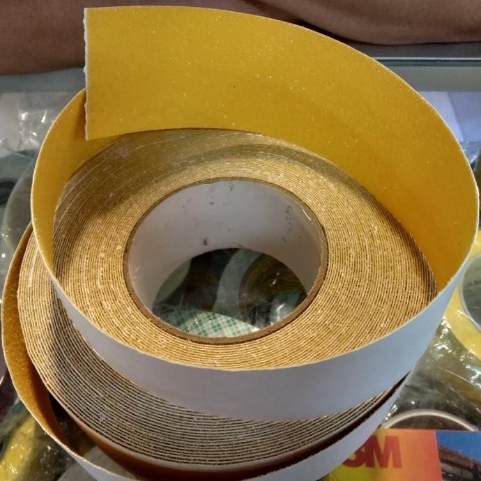 

LAKBAN LANTAI ANTI SLIP / SAFETY WALK KUNING 2"X 18 MTR ASLI