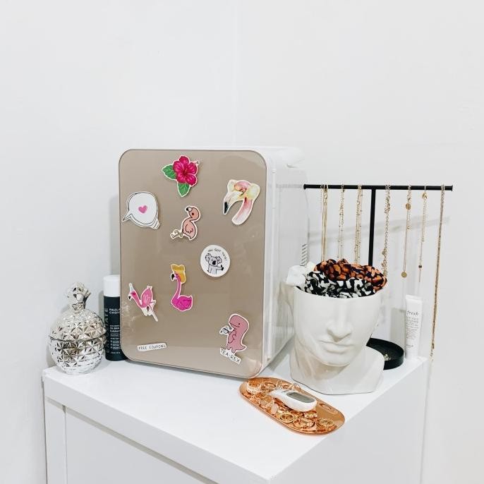 BERGARANSI. 10L Mini Skincare Fridge / Kulkas Kosmetik - 10L Gold