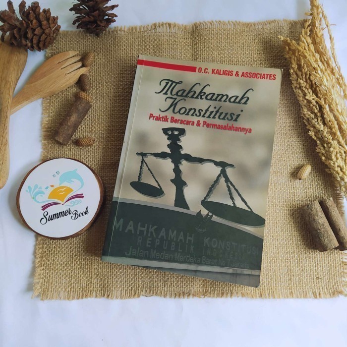 MAHKAMAH KONSTITUSI PRAKTIK BERBICARA & PERMASALAHANNYA- O.C. KALIGIS