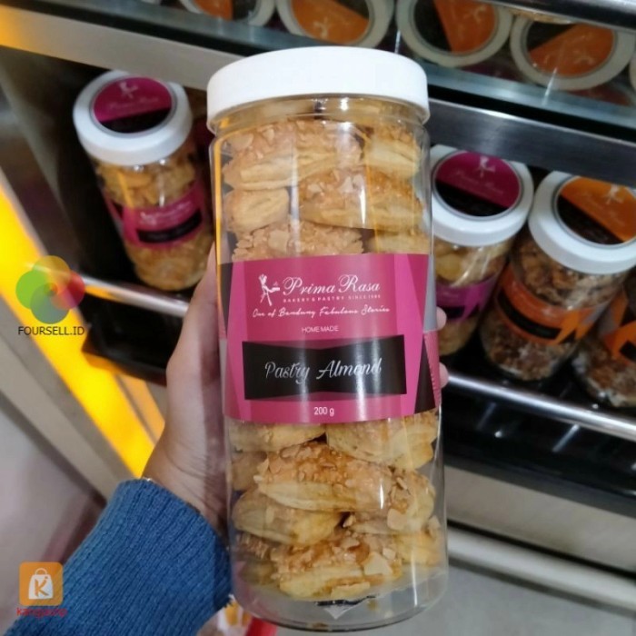

Almond Pastry toples Prima Rasa Bandung