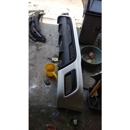 bodykit belakang yaris 2016 batik