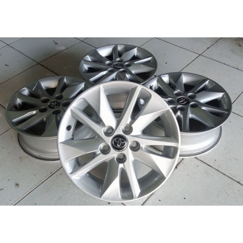 velg Mobil Second OEM Copotan Toyota Innova Reborn Ring 16x6 Baut 5x114,3 silver Buat Grand max