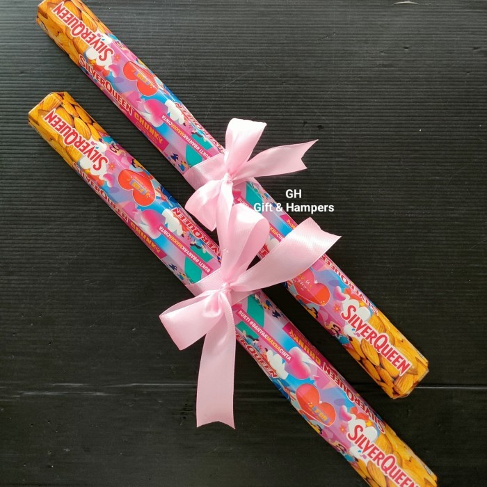 

COKLAT KADO VALENTINE SILVERQUEEN CHUNKY BAR 2SET (4X100GR) SUPER LONG