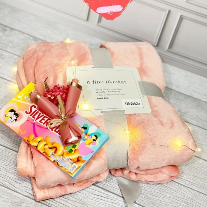 

WARMEST VALENTINE GIFT HAMPERS 2025 HADIAH HARI KASIH SAYANG FINE BLANKET + CHOCOLATE + MINI FLOWER