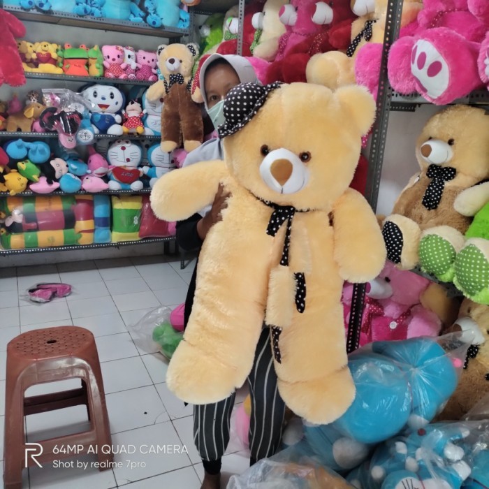 

BONEKA TEDY BEAR JUMBO TOPI