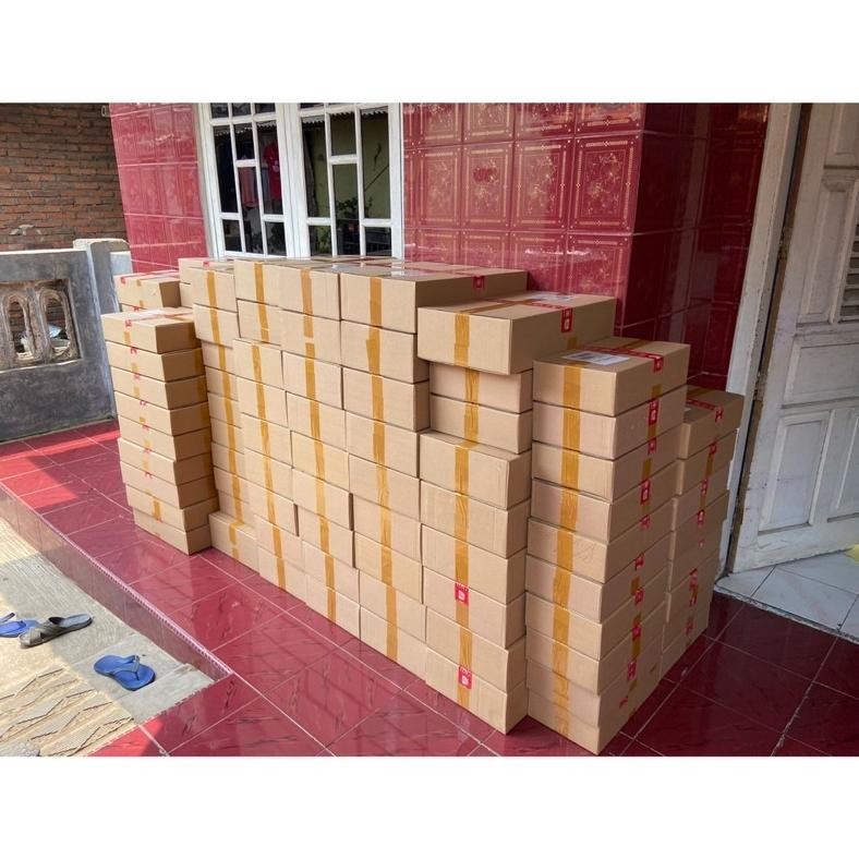 

gj-46 Buket cokelat // dairy milk 30gr // silverqueen // cadbury // buket bunga // buket snack Premium