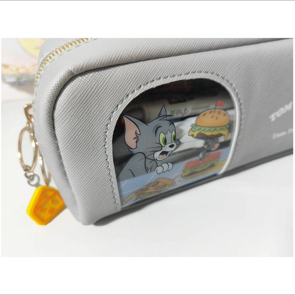 

Kotak Pensil Tom dan Jerry Jepang Kapasitas Besar Gaya Kartun Anime Lucu Dekorasi Gantung Kotak Alat Tulis