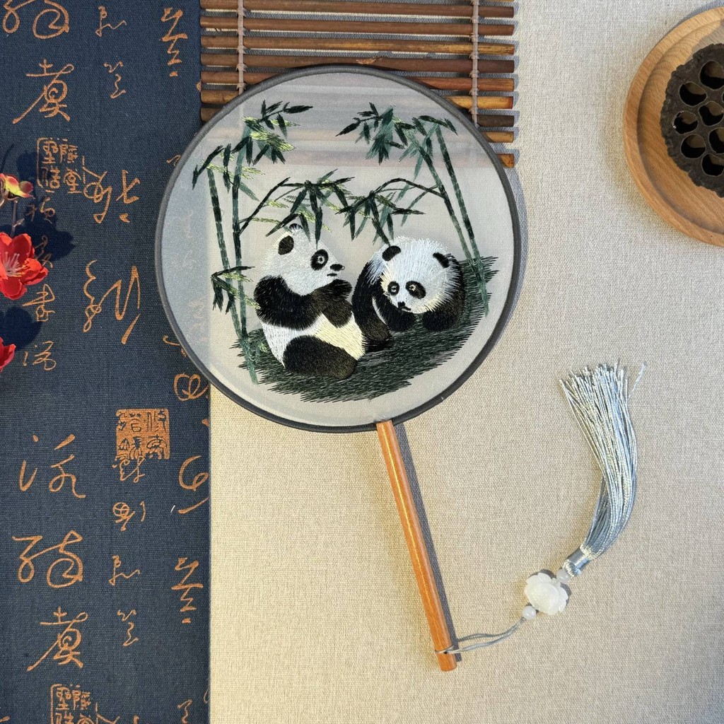 

Kipas Bundar Panda Raksasa Bordir Shu Su Kipas Bordir Dua Sisi