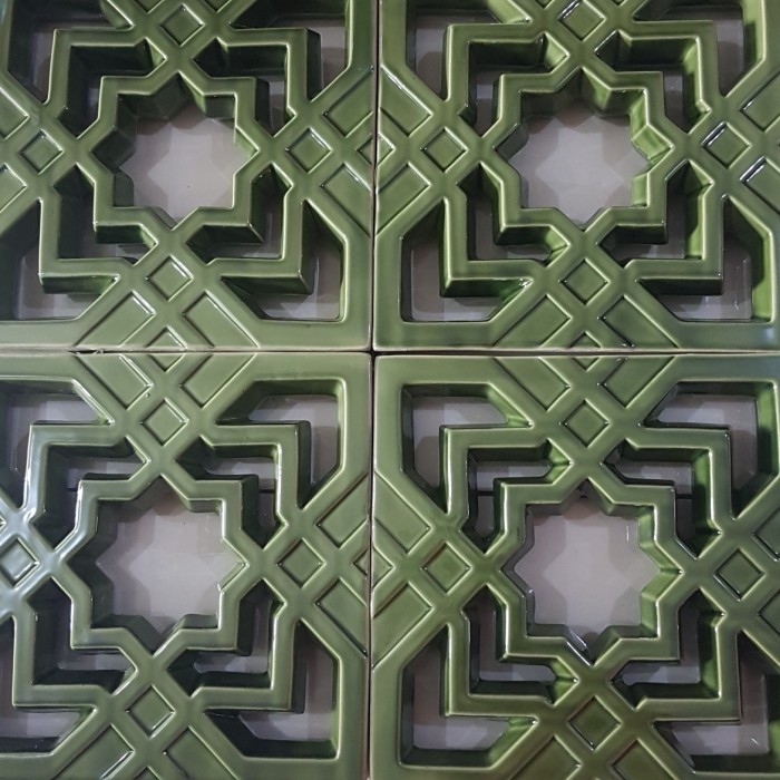 LUBANG ANGIN ROSTER KERAMIK BINTANG 8