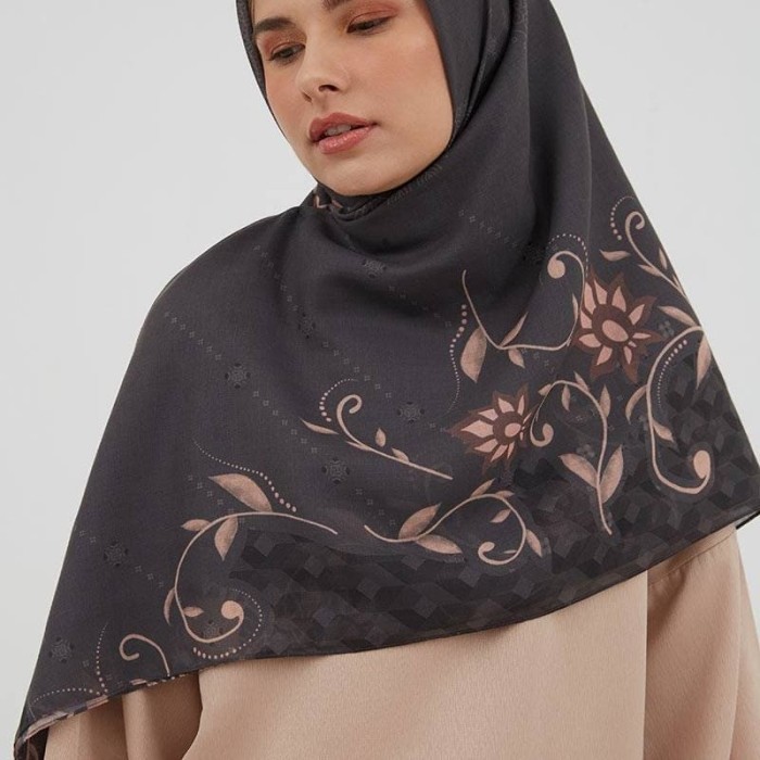 Ratri Scarf