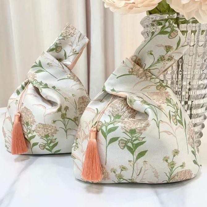 

Pouch Hampers Gift Bag Natal Imlek Lebaran Premium Tas Kantong Kado PNK