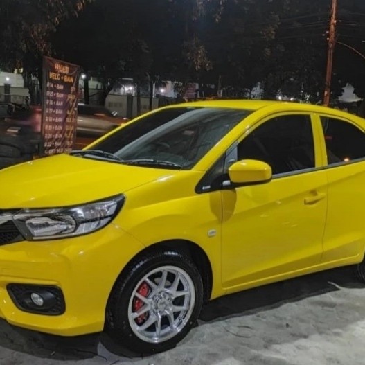 Paket Velg Ban Mobil honda Brio agya R15 hyura plush ban 195 55 R15