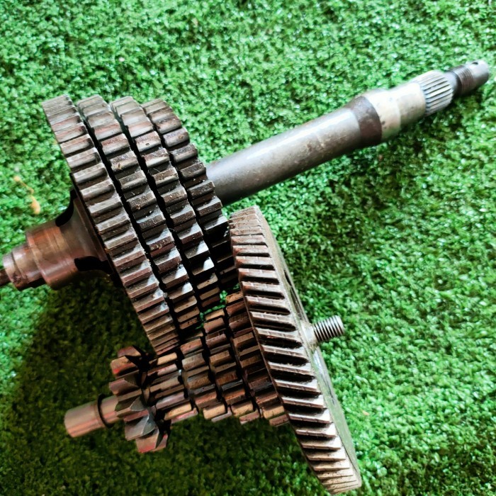 {Bekas} gearbox gearset vespa strada aom original Berkualitas