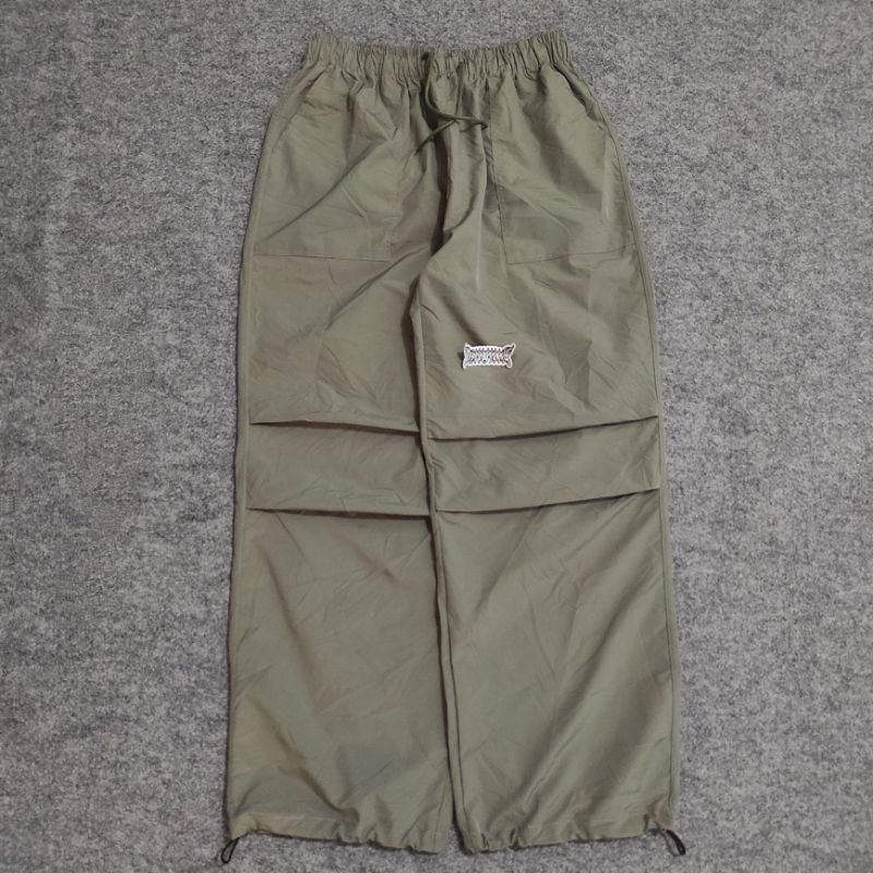 Basic Essential Olive Green Fatigue Pleateds Nylon Baloon Pants dan Multy Pocket Fatigue Pants Barbi
