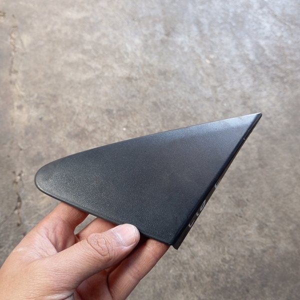 (Bekas) Cover Segitiga Body Fender Bagian Kiri Nissan Grand Livina L10 Copotan